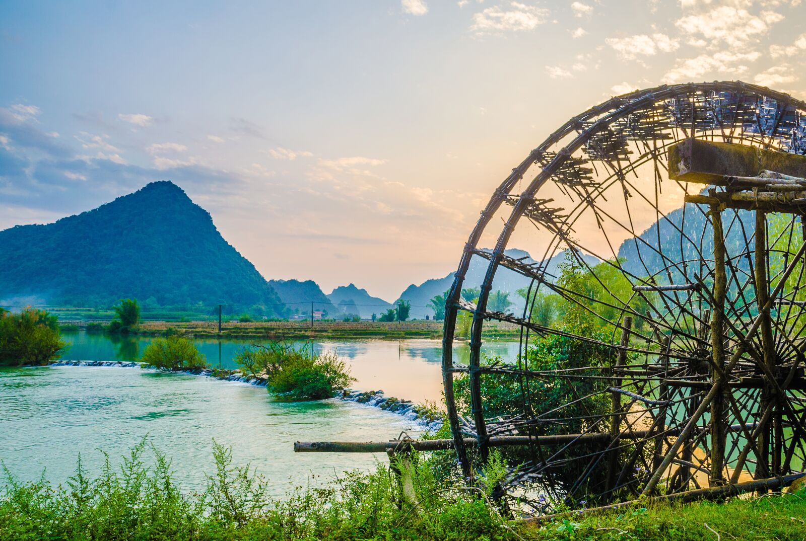 Nikon D5100 sample photo. Water wheels, water, wet photography