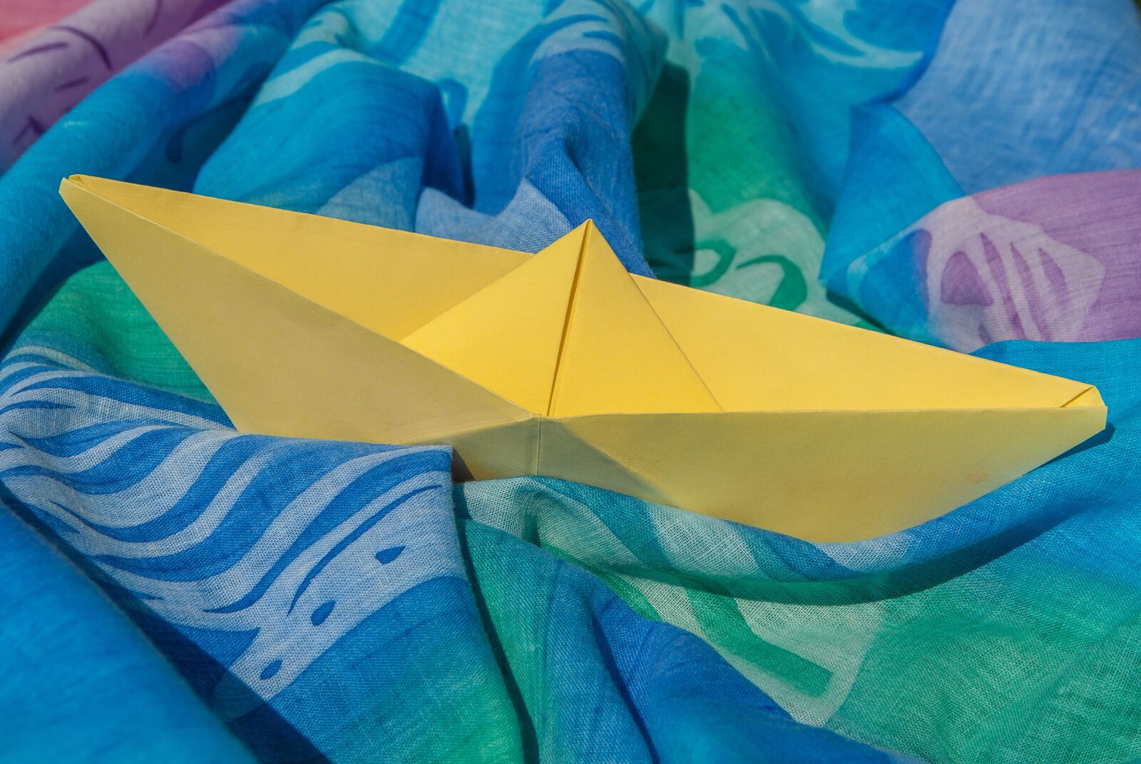 Pentax K10D sample photo. Pareo, origami, boat photography