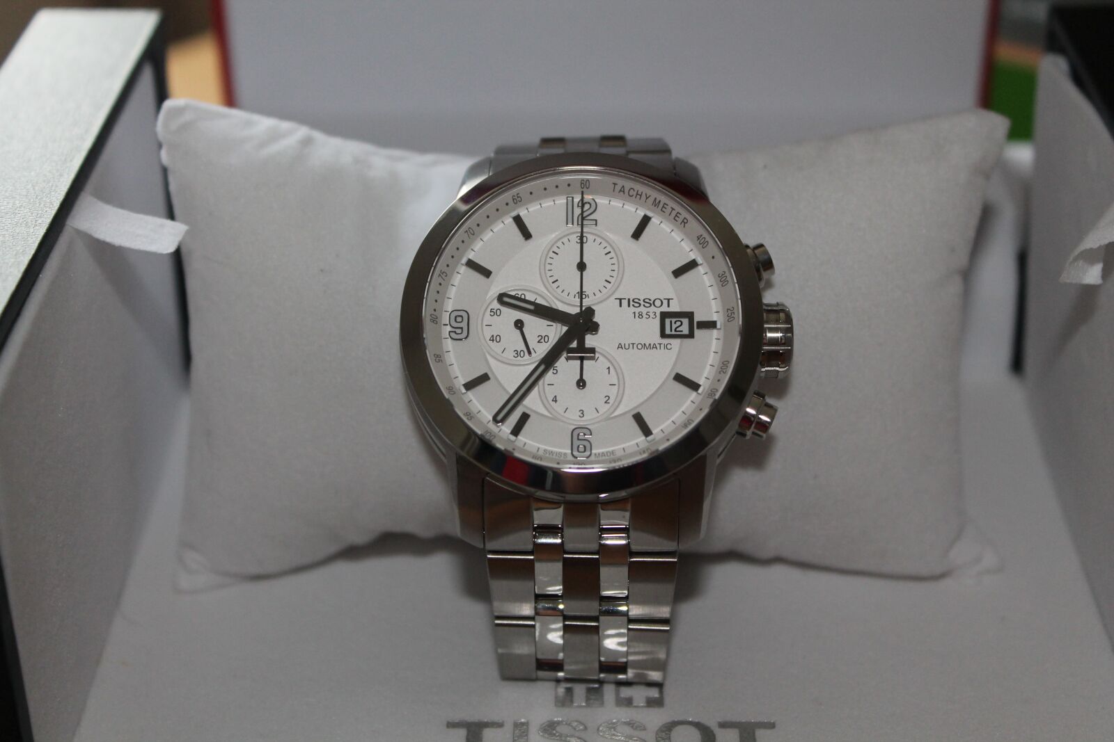 Canon EOS 1100D (EOS Rebel T3 / EOS Kiss X50) sample photo. Wristwatch, chronograph, automatic photography