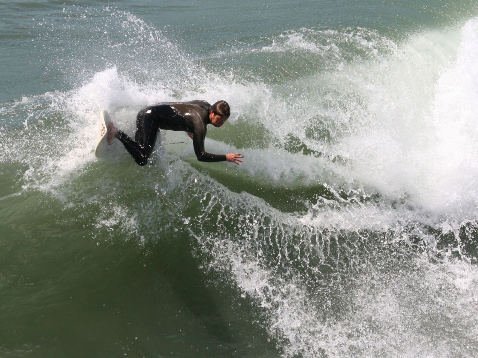 Canon EOS 400D (EOS Digital Rebel XTi / EOS Kiss Digital X) sample photo. Surfer, surfing, huntington photography