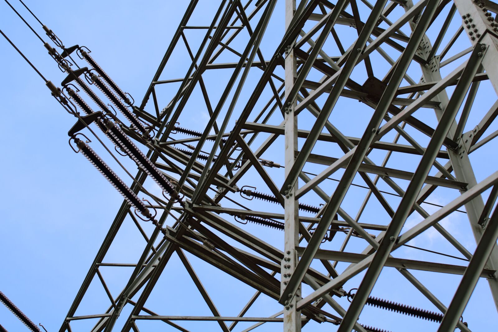 Canon EOS 750D (EOS Rebel T6i / EOS Kiss X8i) sample photo. Strommast, current, wires photography