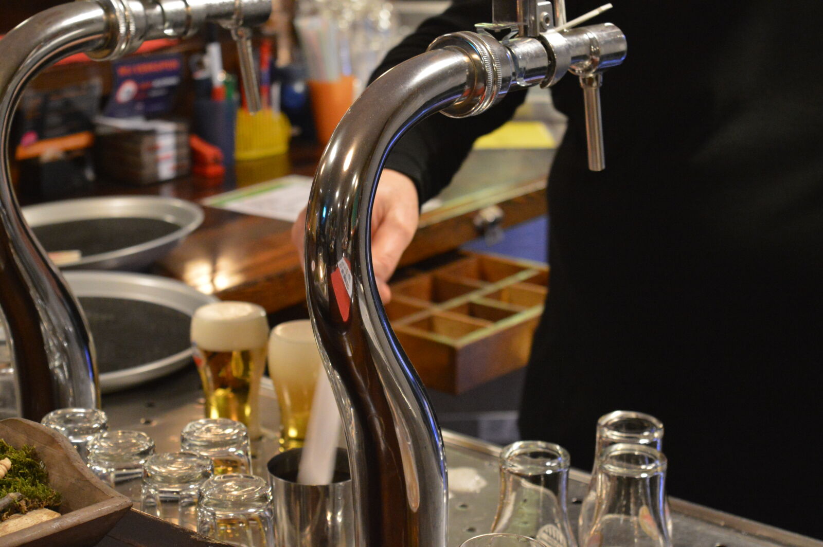 Nikon D3200 sample photo. Beer, cafeteria photography