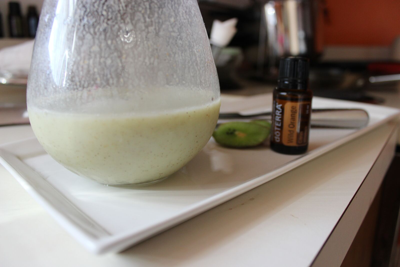 Canon EOS 600D (Rebel EOS T3i / EOS Kiss X5) sample photo. Smoothie, essential oil, platter photography