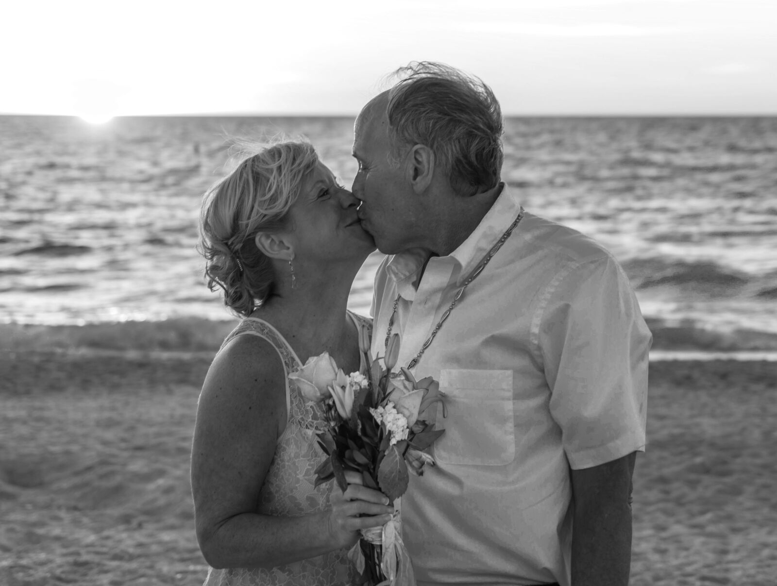 Sony a7R II sample photo. Beach wedding, people, person photography