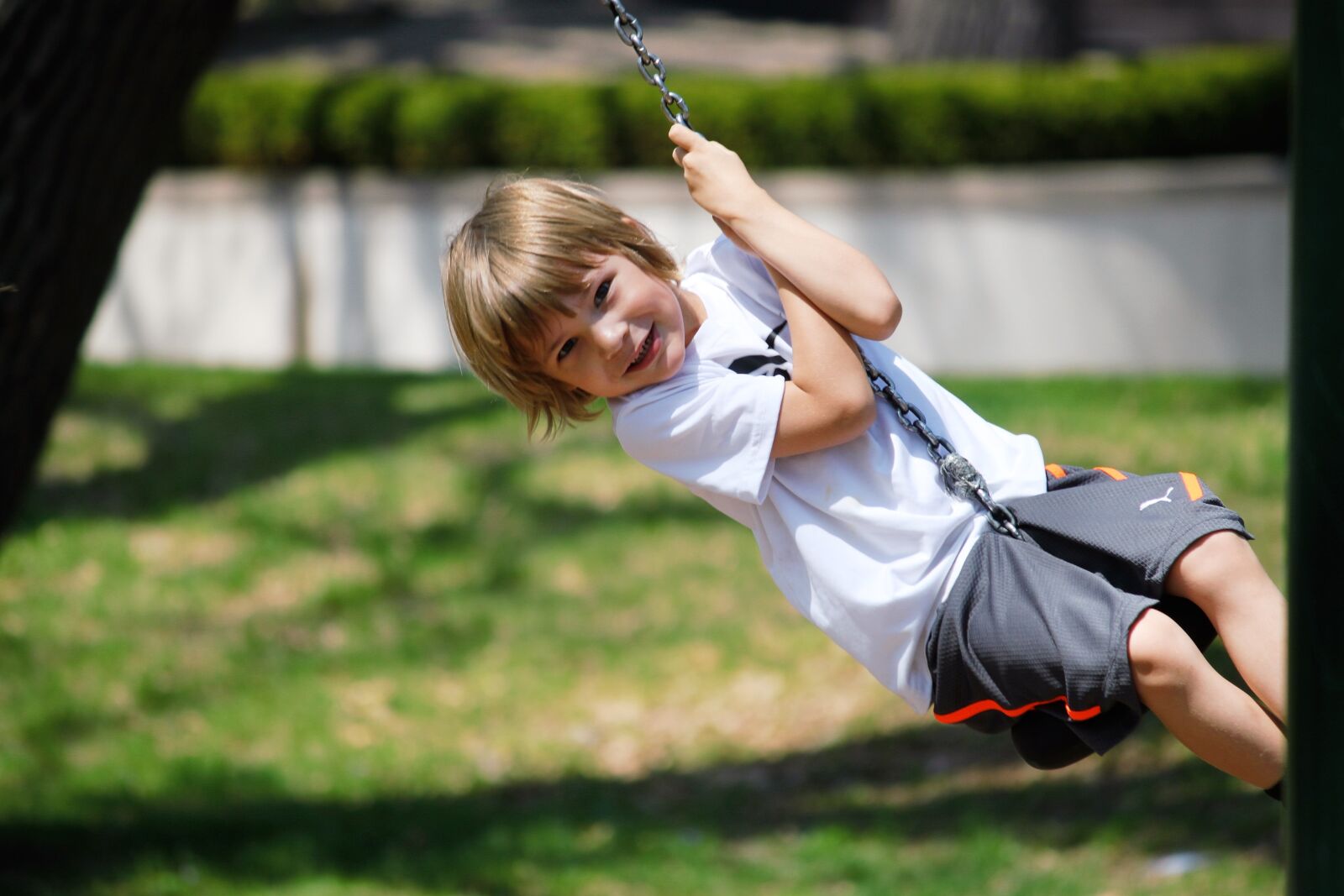Canon EOS 500D (EOS Rebel T1i / EOS Kiss X3) sample photo. Swing, boy, summer photography