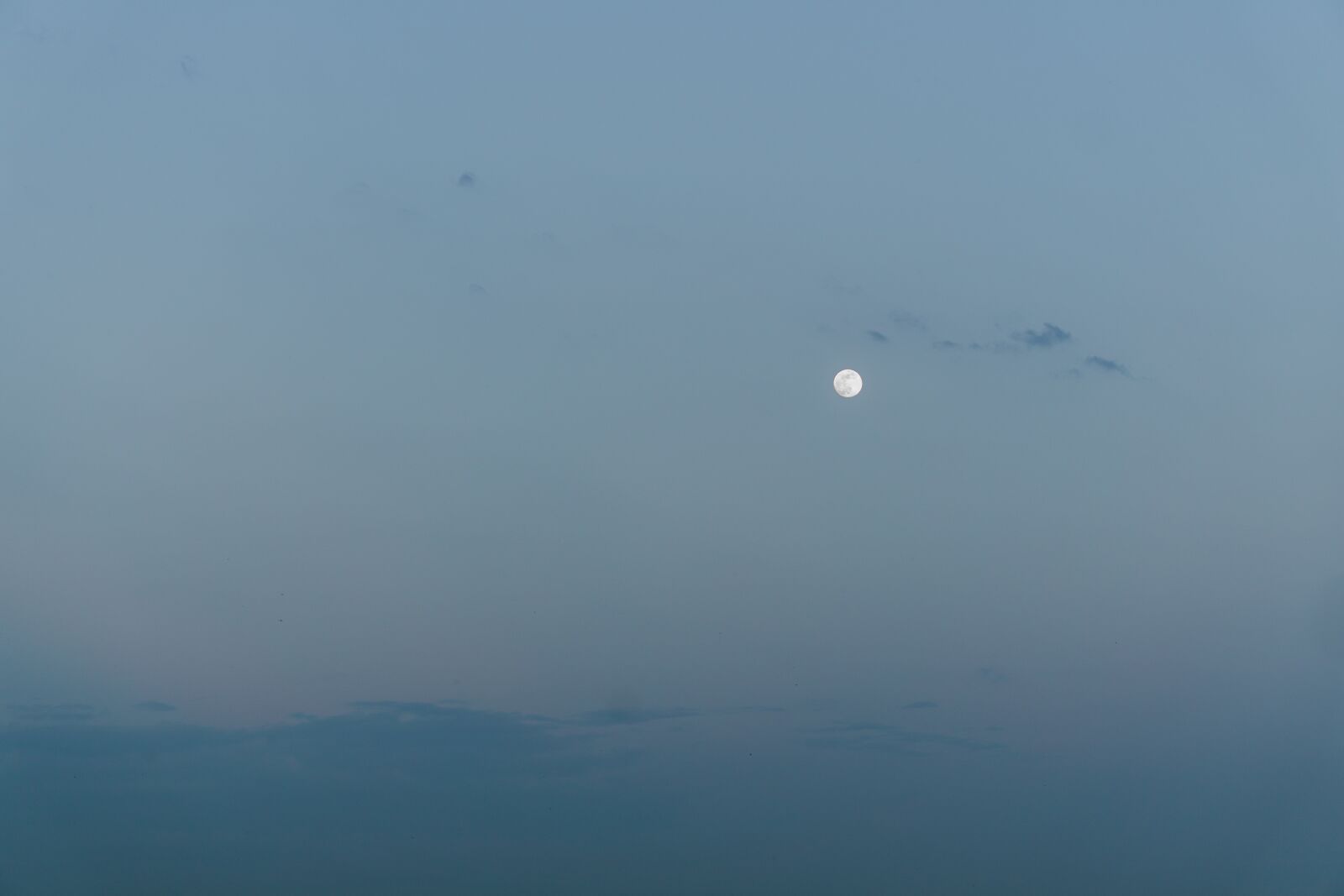 E 50mm F1.8 OSS sample photo. Sky, moon, evening photography