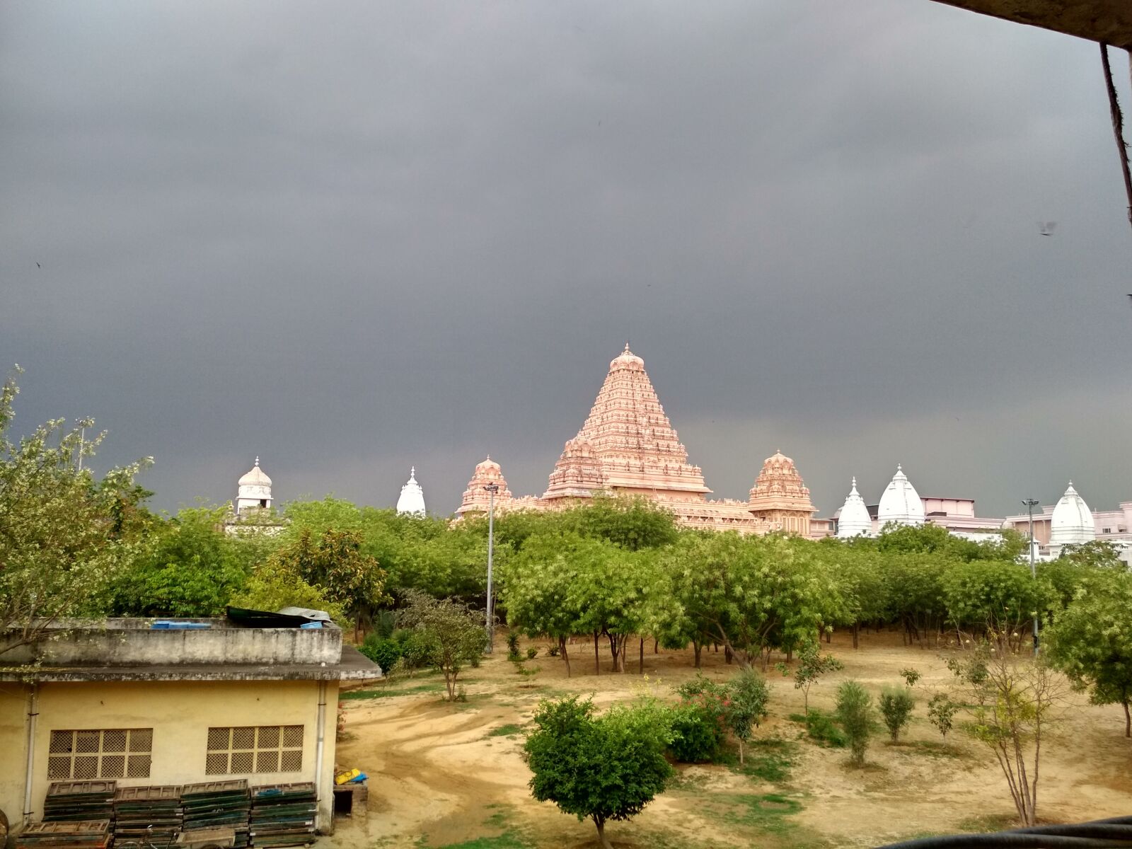 Xiaomi Redmi 4 Pro sample photo. Chhattrpur temple, new delhi photography