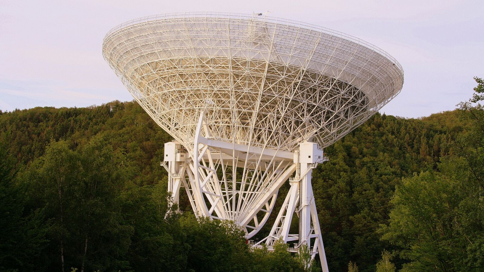 Canon EOS 1000D (EOS Digital Rebel XS / EOS Kiss F) sample photo. Radio telescope, effelsberg, bad photography