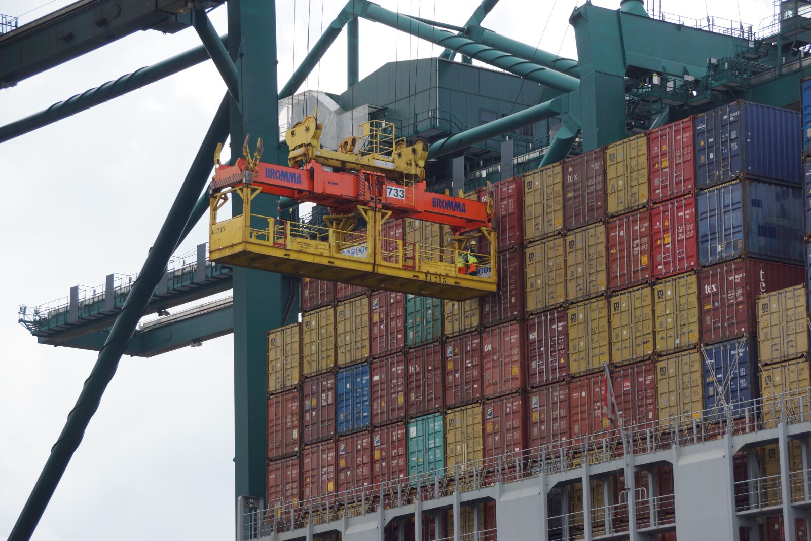 Sony DT 18-250mm F3.5-6.3 sample photo. Containers, ship, port photography