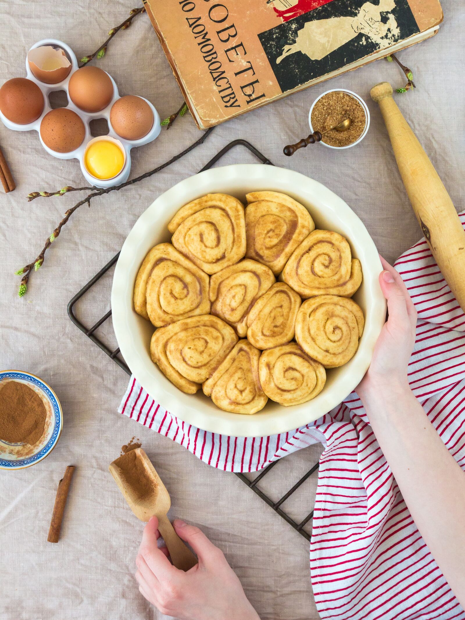Canon EF 24-105mm F4L IS USM sample photo. Baking, cooking, buns photography