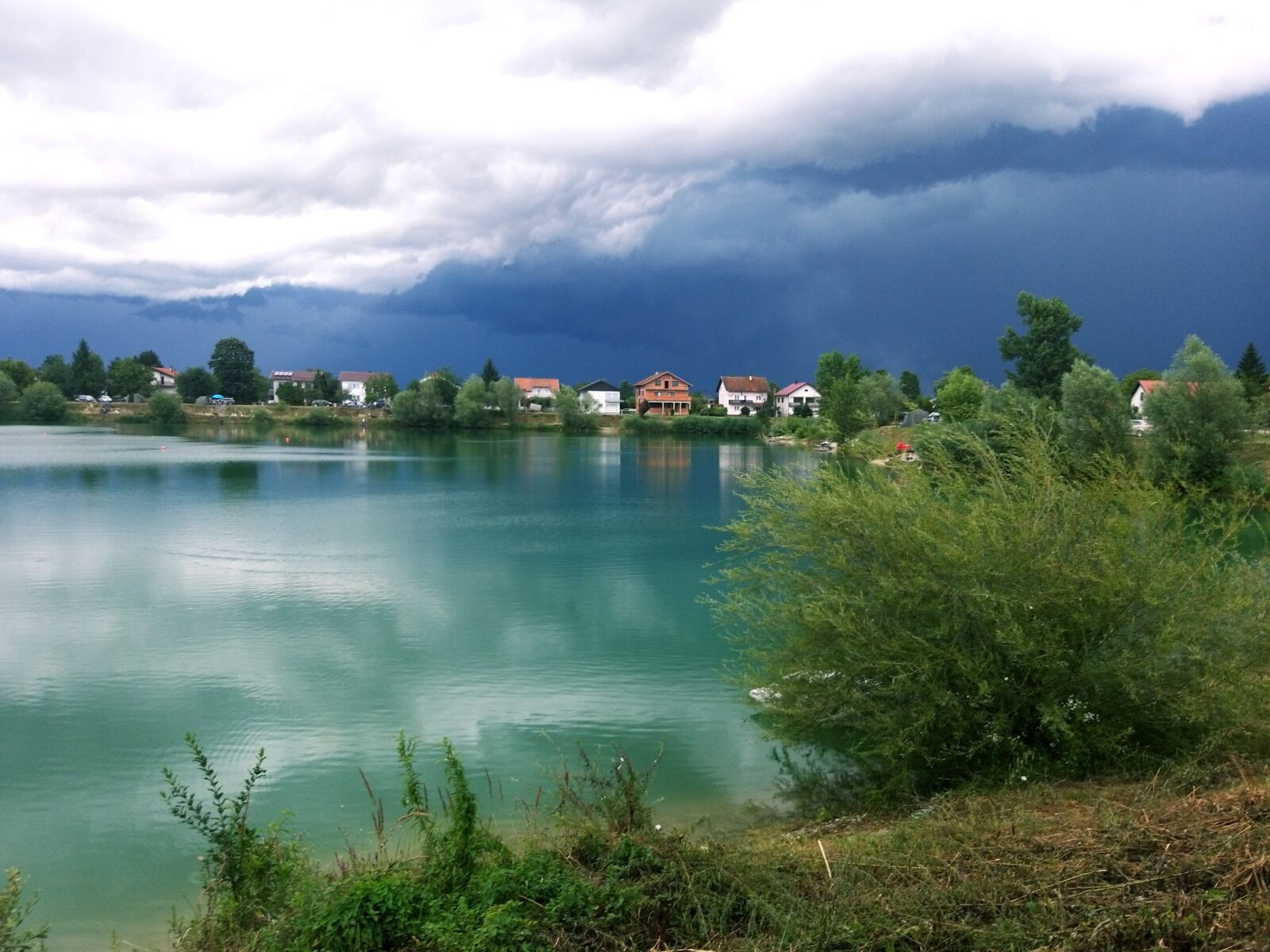 Samsung Galaxy A9 (2018) sample photo. Clouds, lake, summer photography