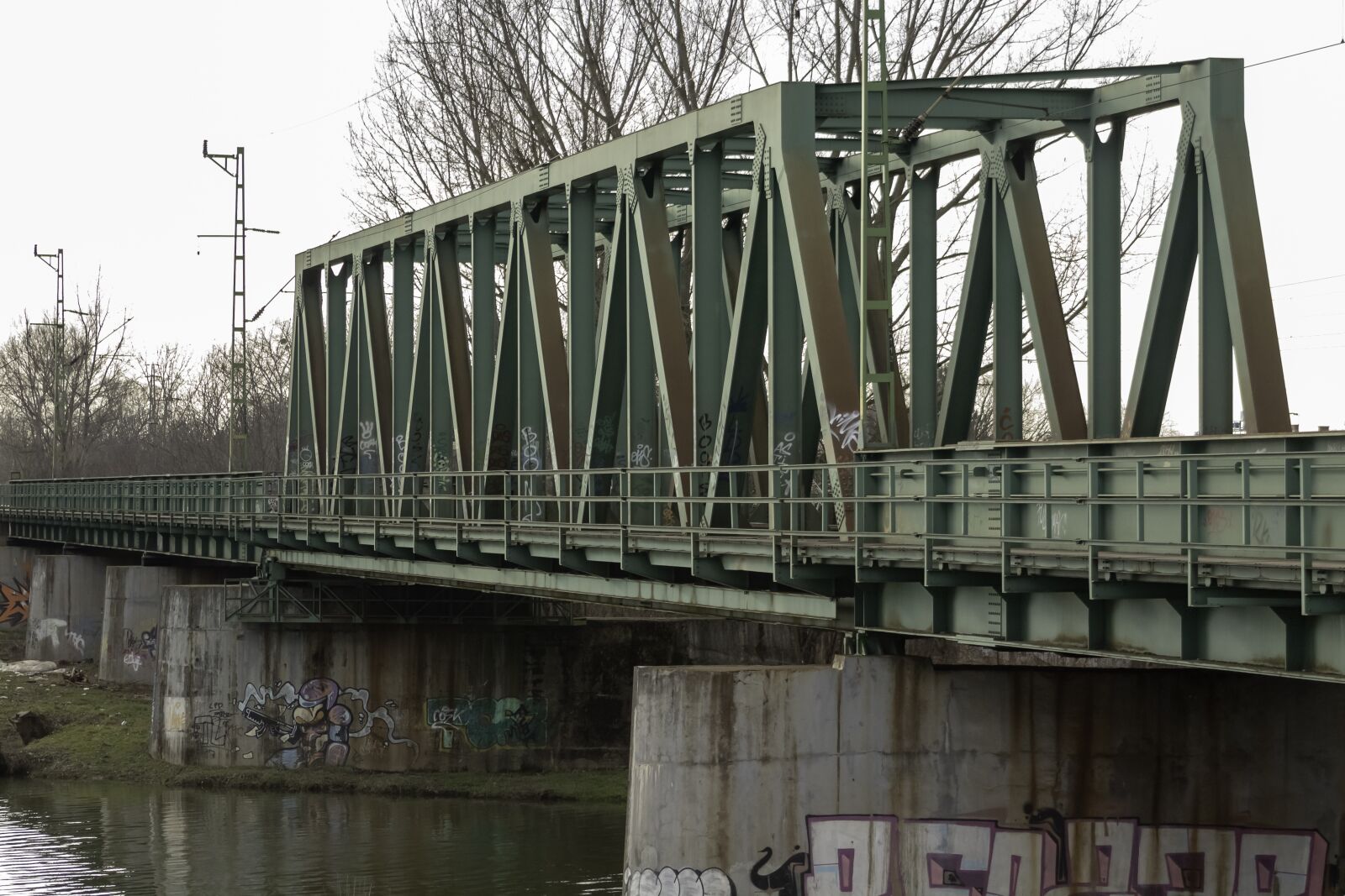 Canon EF75-300mm f/4-5.6 sample photo. Rail, bridge, rails photography
