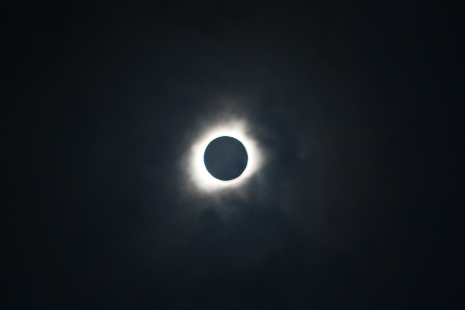 Canon EOS 450D (EOS Rebel XSi / EOS Kiss X2) sample photo. Solar eclipse, clouds, sky photography