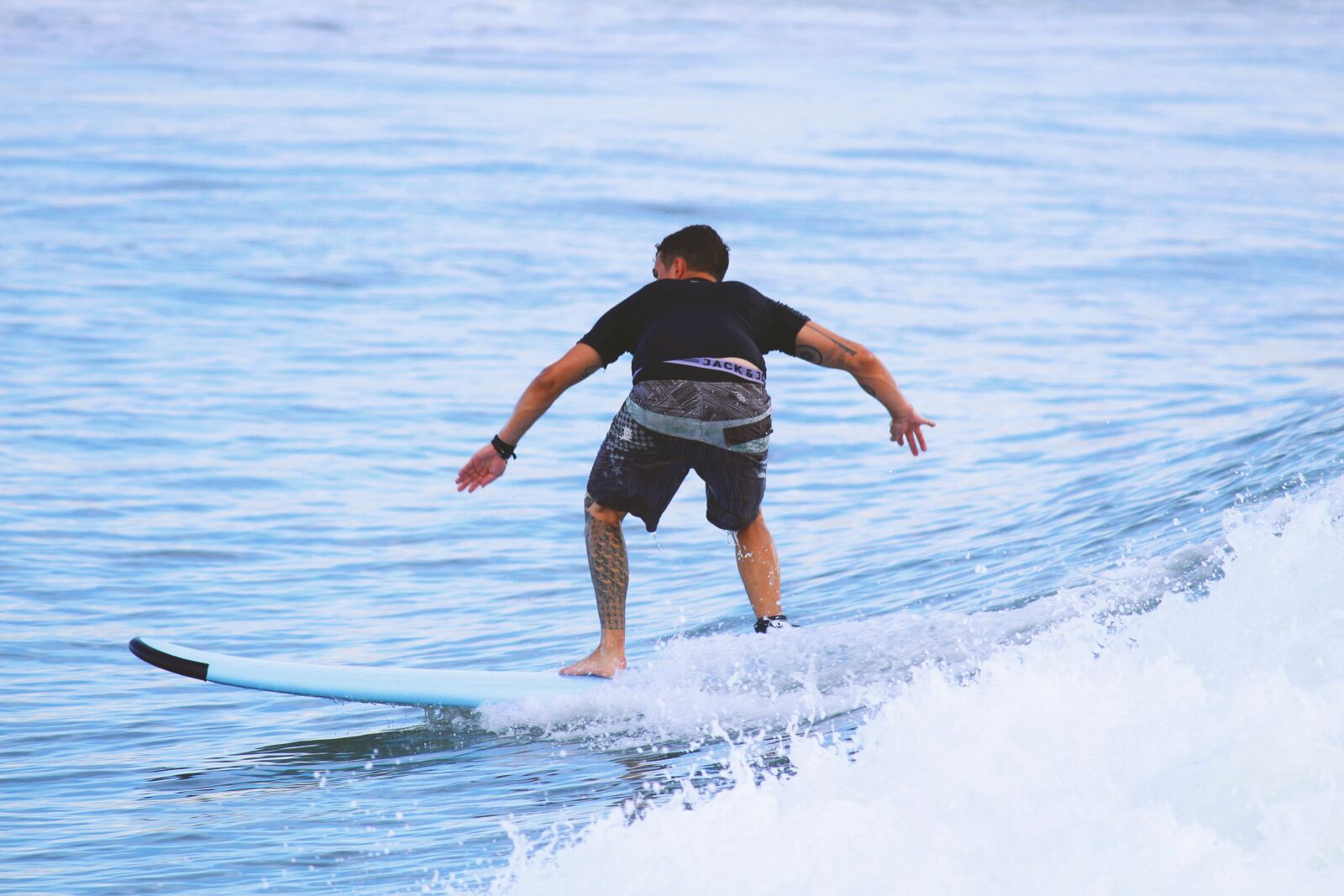 Canon EOS 1300D (EOS Rebel T6 / EOS Kiss X80) sample photo. Surfing, beach, ocean photography