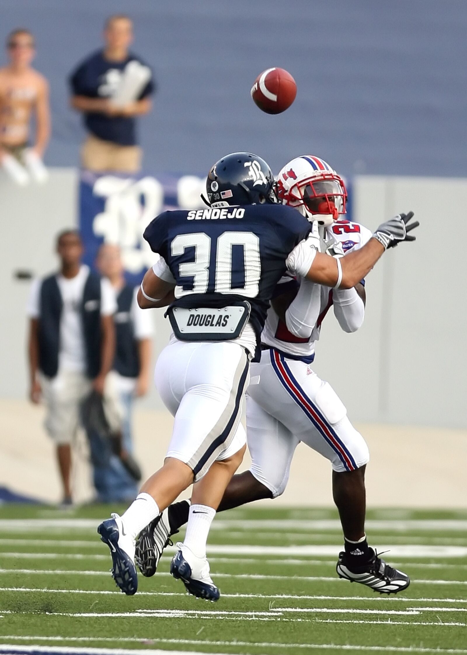 Canon EOS-1D Mark II N sample photo. Football, american football, player photography