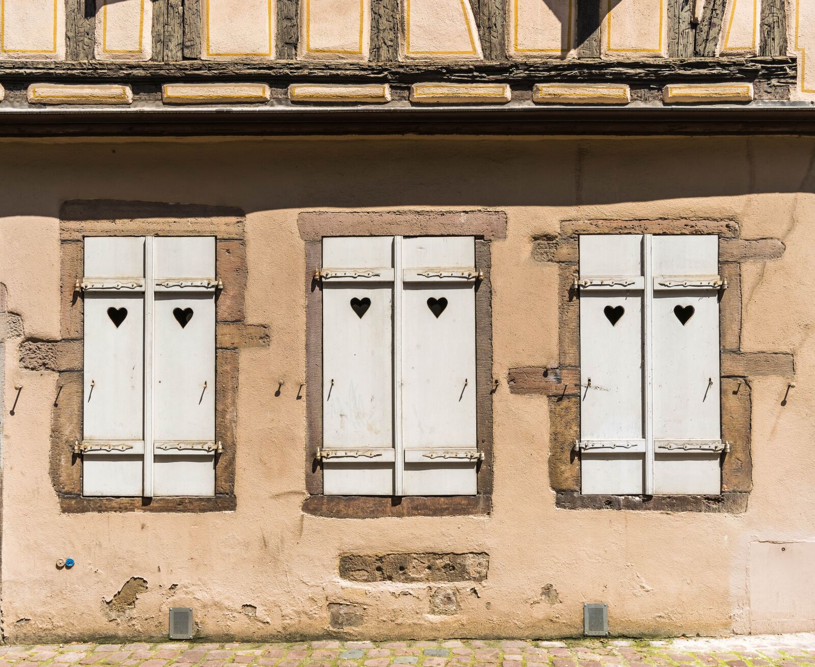 Nikon D3300 sample photo. Heart, shutter, facade photography