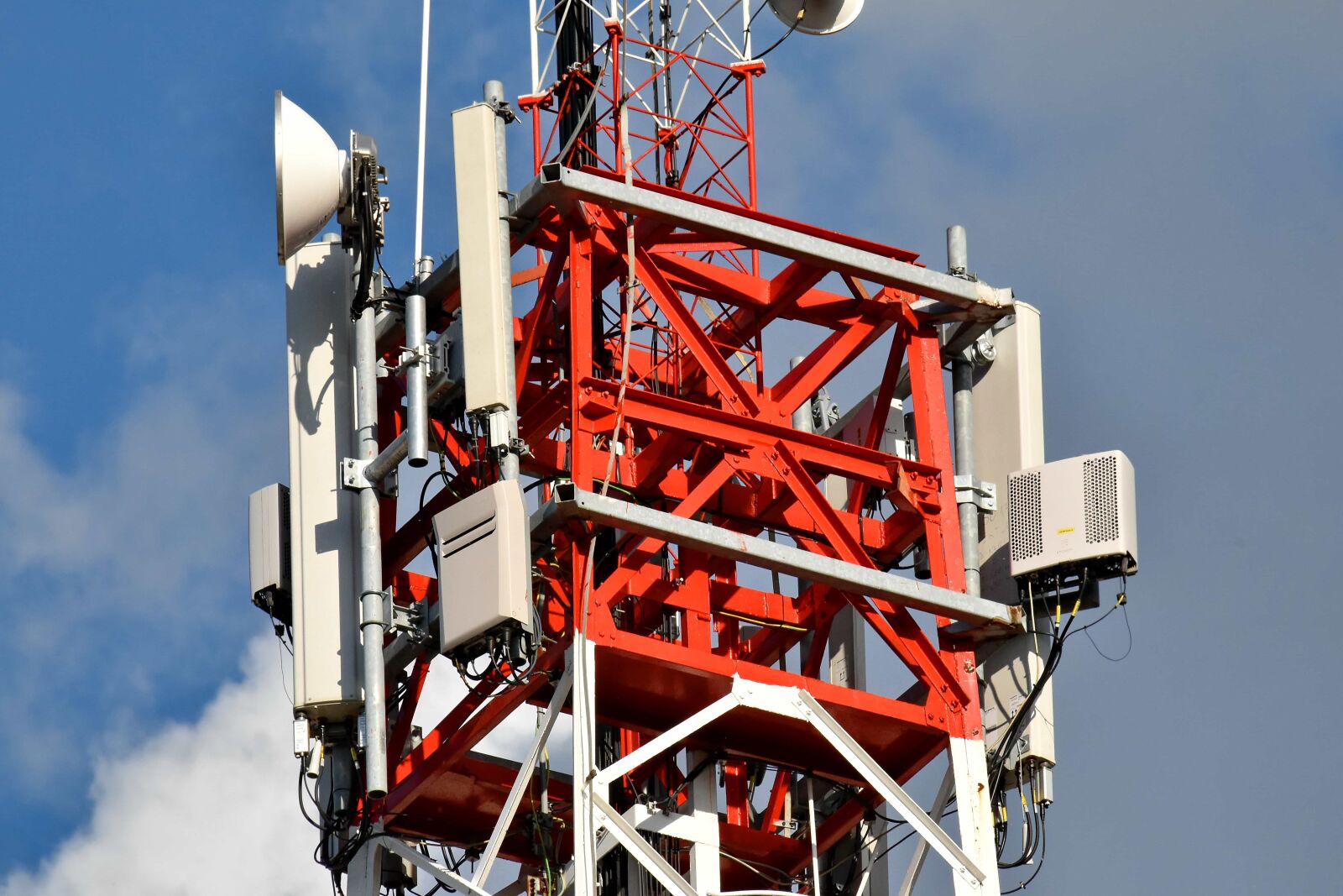 Nikon D5500 sample photo. Antenna, internet, radio, radio photography