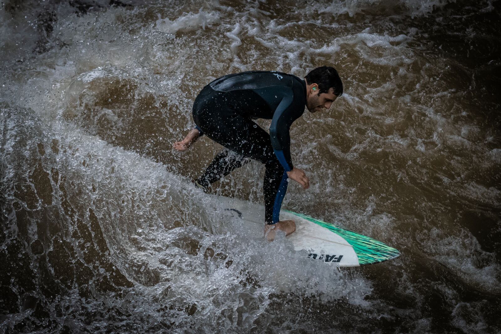 Canon EOS 80D + Canon EF 70-200mm F2.8L IS II USM sample photo. Surfer, munich, eisbach photography