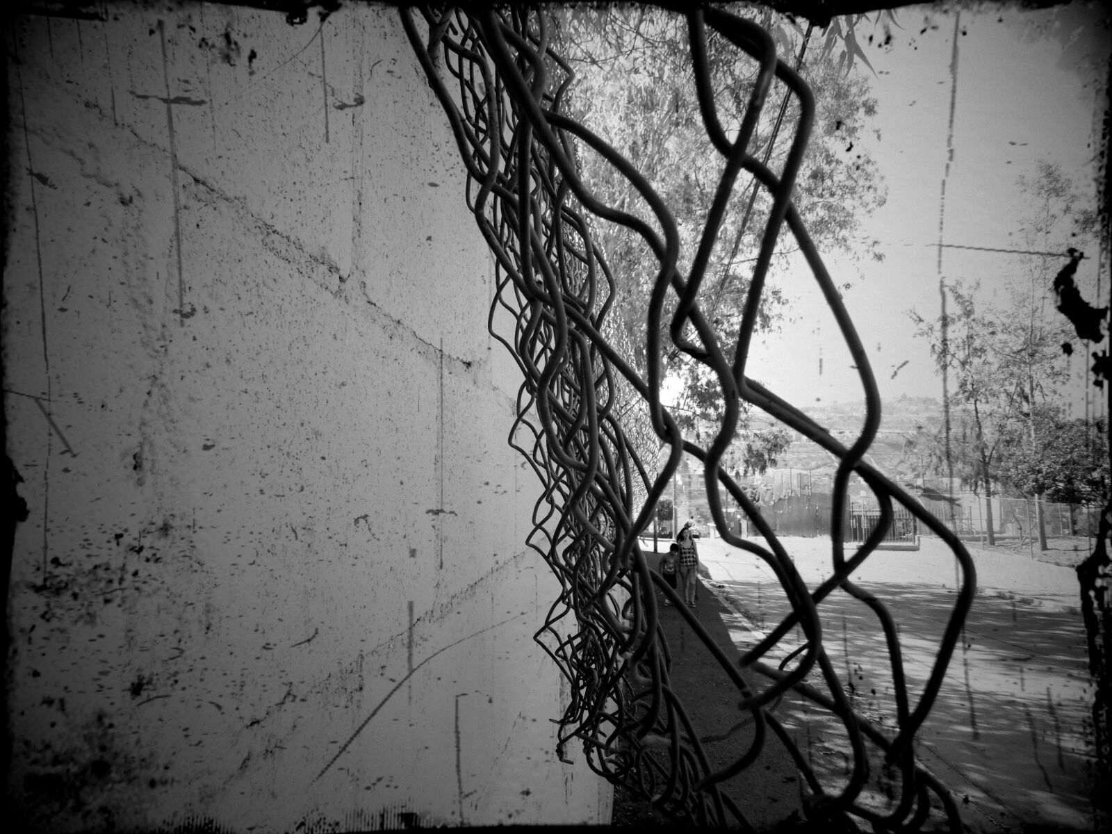 Samsung WB100/  WB101 sample photo. Acero, malla, red photography