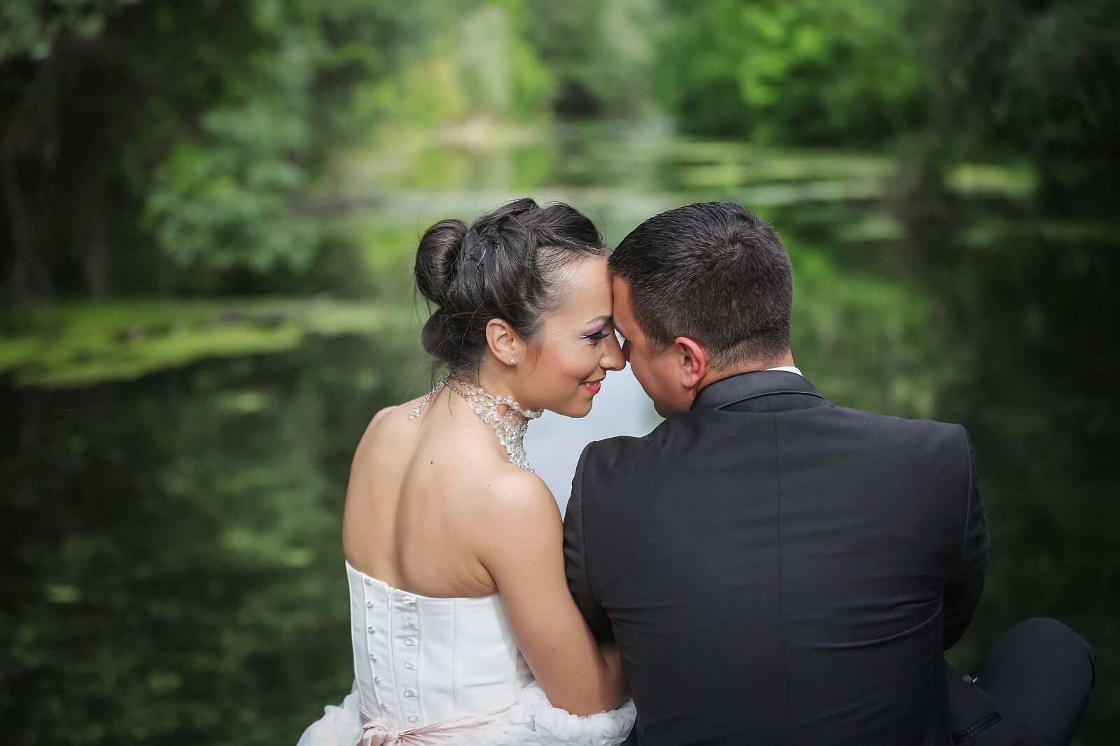 Canon EOS 5D Mark III sample photo. Husband, hugging, kiss, wife photography
