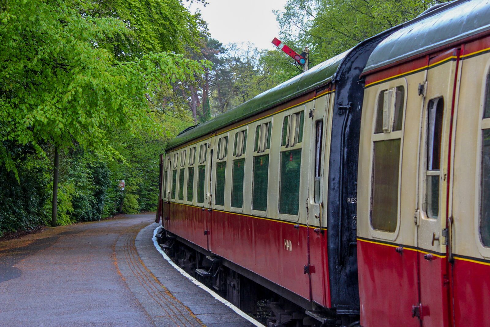 Canon EOS 1300D (EOS Rebel T6 / EOS Kiss X80) sample photo. Old train, steam train photography