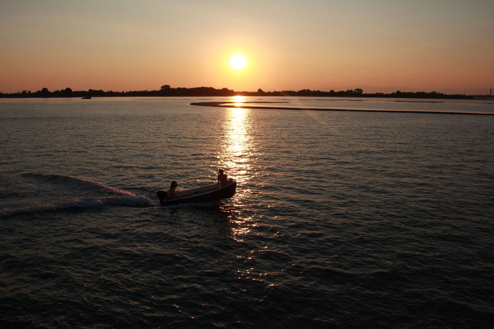 Canon EOS 600D (Rebel EOS T3i / EOS Kiss X5) sample photo. Sunset, water, sea photography