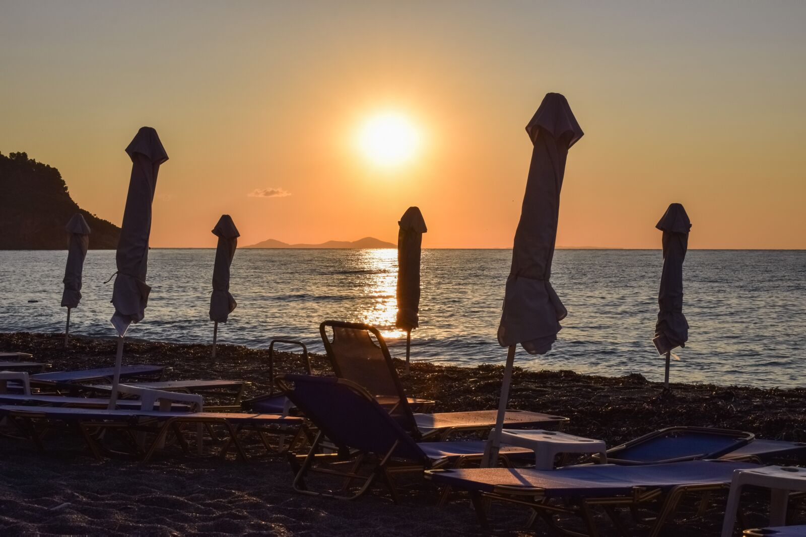 Nikon D3300 sample photo. Beach, umbrellas, summer photography
