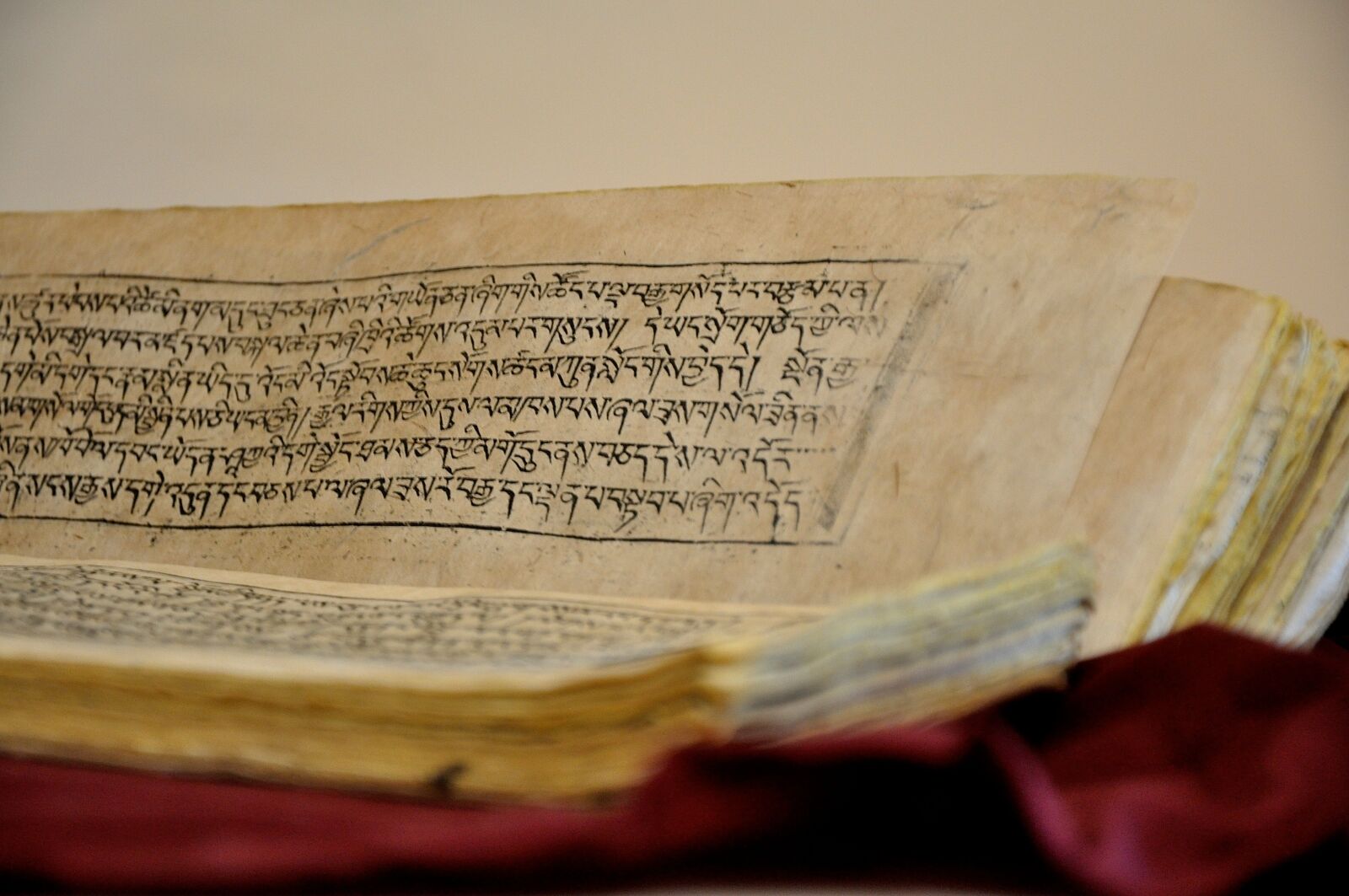 Nikon D90 sample photo. The scriptures, buddhism, buddhist photography