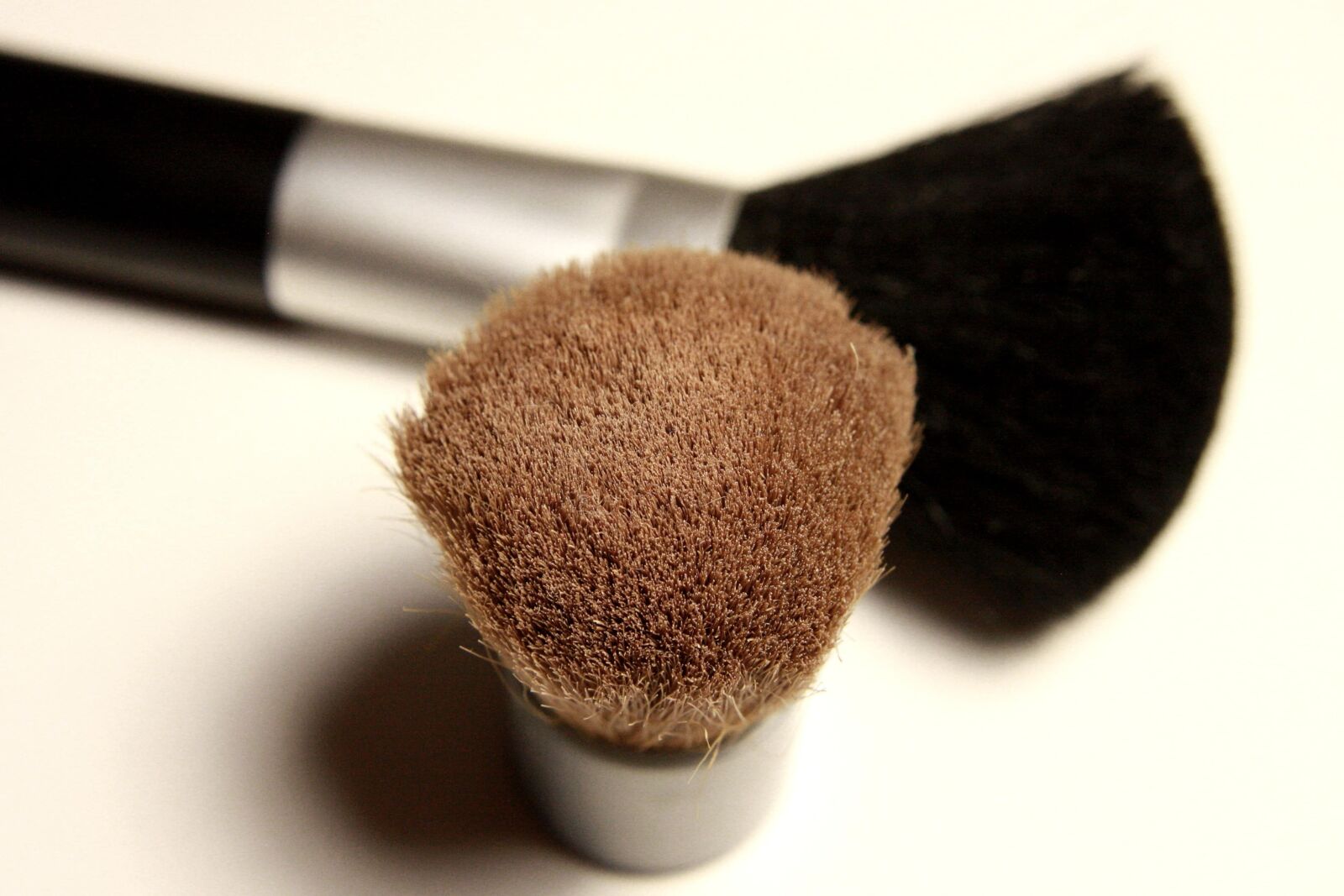 f/3.5-5.6 IS sample photo. Brush, powder, makeup, fashion photography