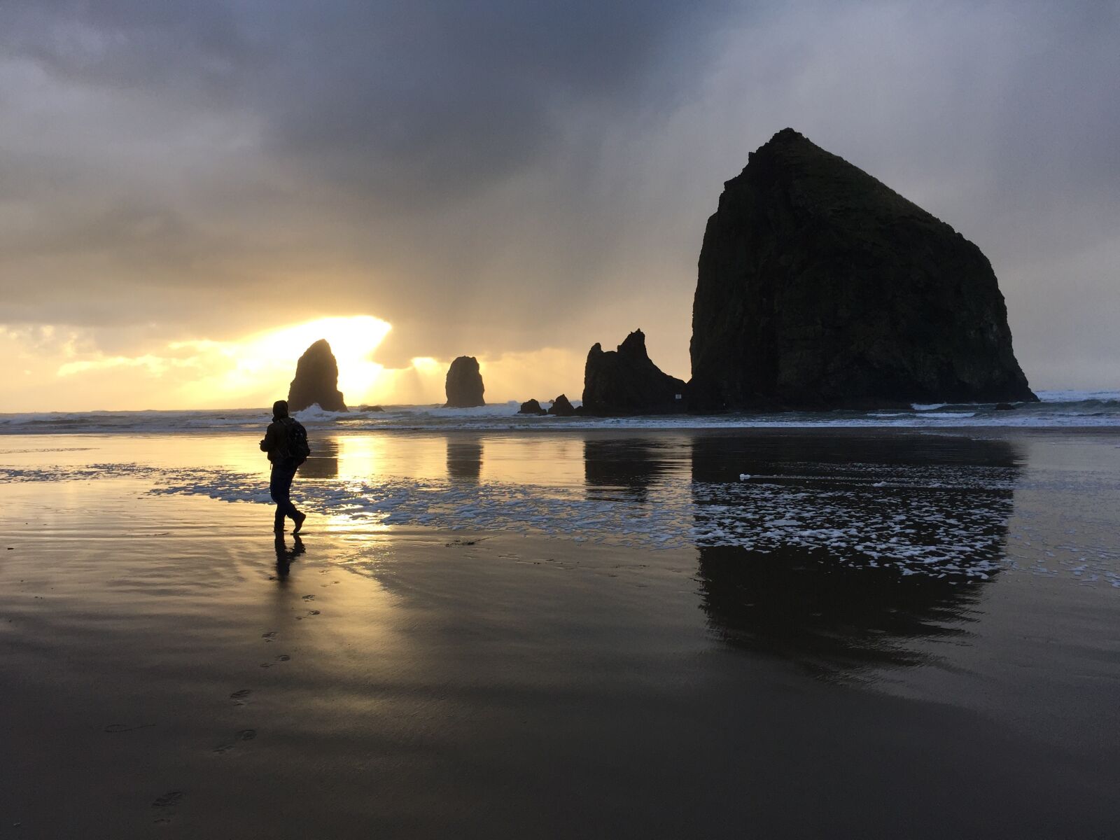 iPhone 6 back camera 4.15mm f/2.2 sample photo. Cannon beach, beach, pacific photography