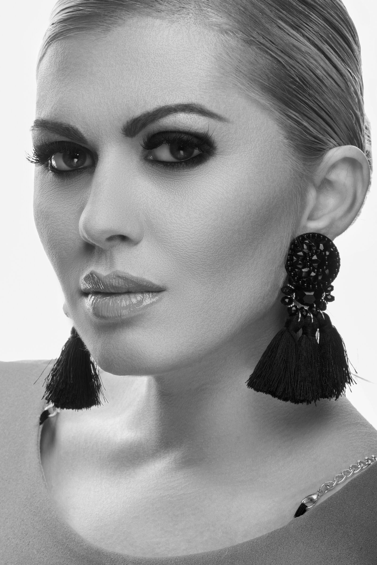 Canon EF-S 17-85mm F4-5.6 IS USM sample photo. B w, beauty, blonde photography