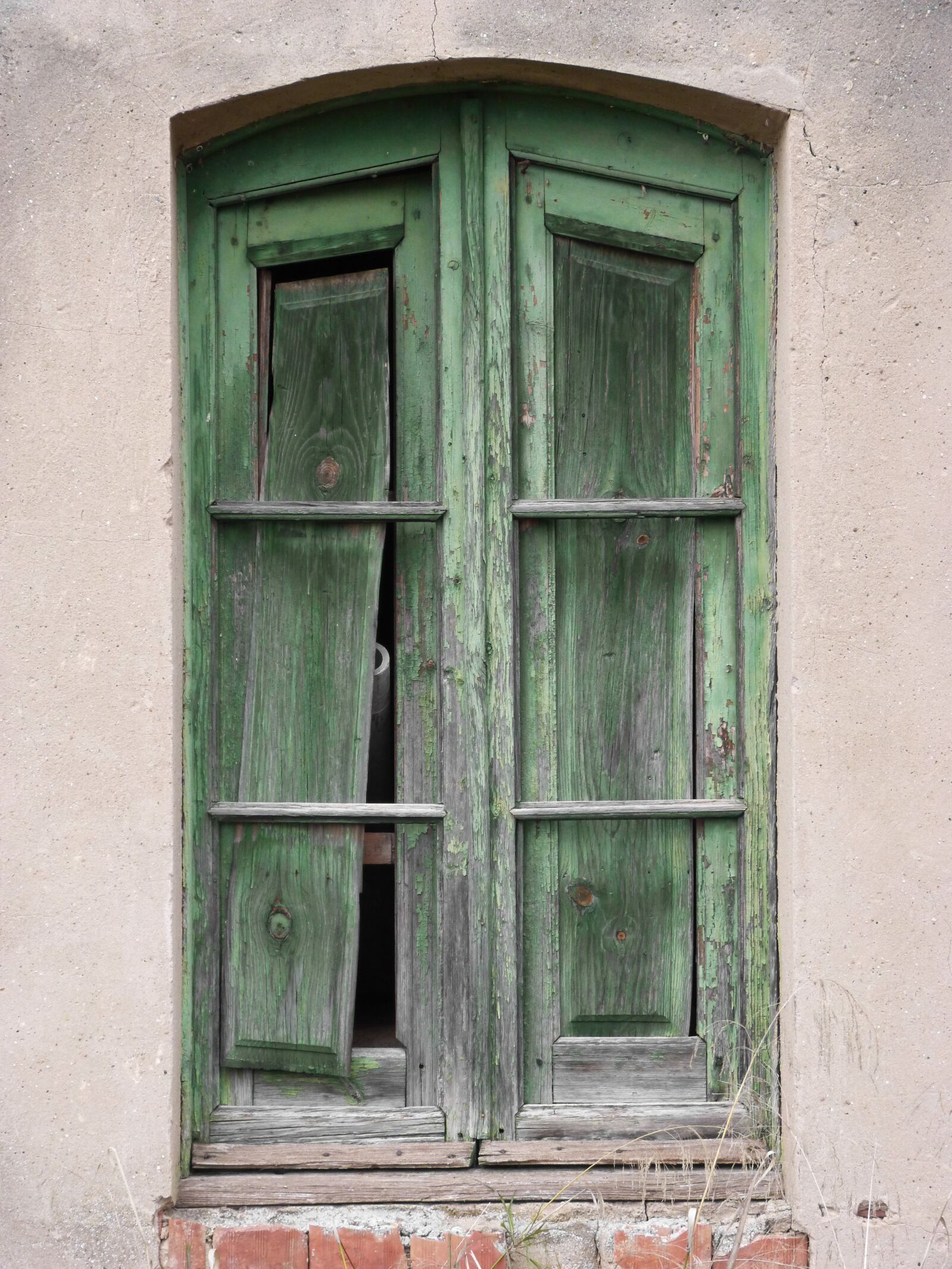 Panasonic DMC-FZ62 sample photo. Window, old, abandoned photography