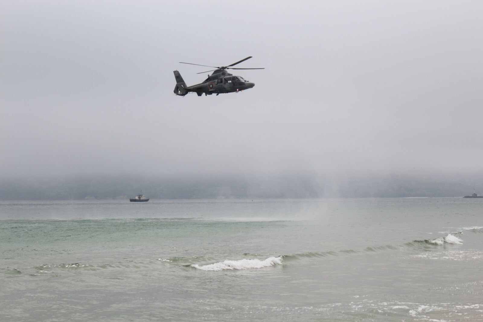 Canon EOS 1200D (EOS Rebel T5 / EOS Kiss X70 / EOS Hi) sample photo. Airshow, sea, sky photography