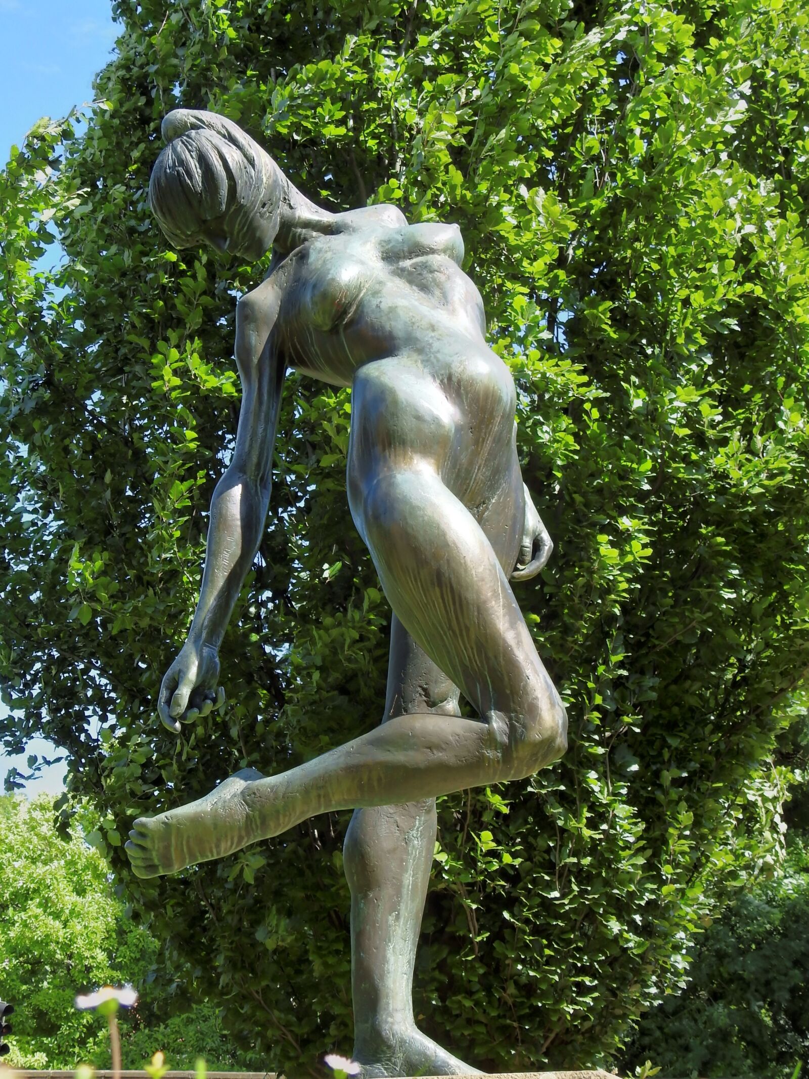 Nikon Coolpix P900 sample photo. Statue, art, sculpture photography