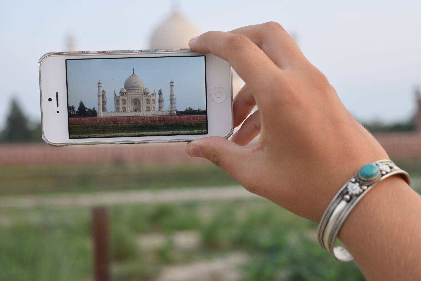 Nikon D5500 sample photo. Hand, iphone, taj mahal photography