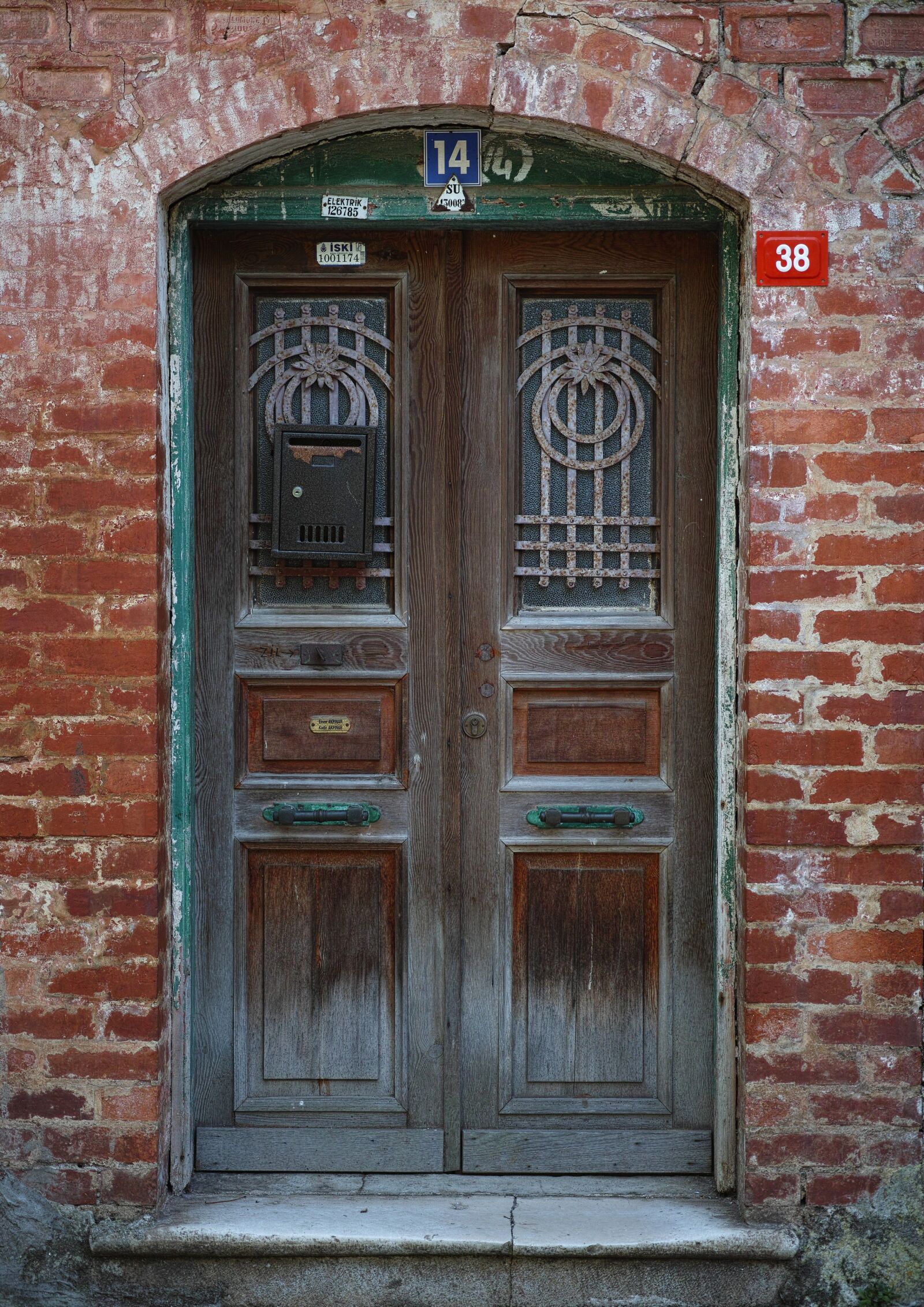 Sigma DP3 Merrill sample photo. Door, old, building photography
