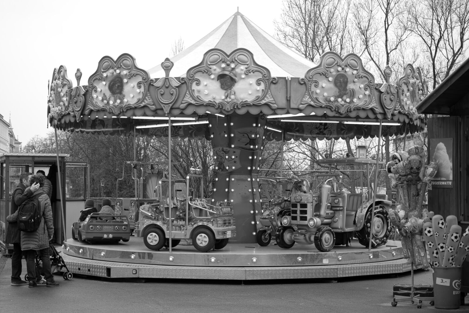 Canon EOS 800D (EOS Rebel T7i / EOS Kiss X9i) sample photo. Human, black and white photography