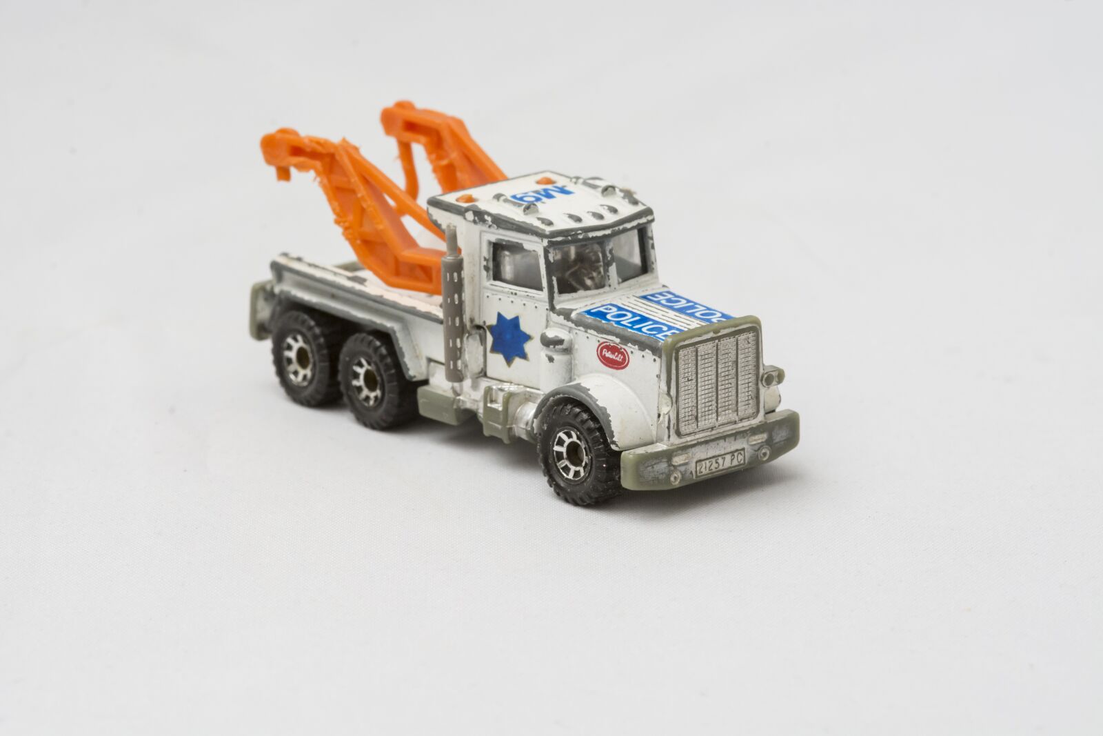 Nikon D7100 sample photo. Police, matchbox, found in photography