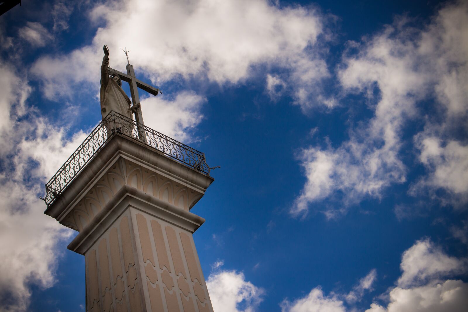 Canon EOS 700D (EOS Rebel T5i / EOS Kiss X7i) sample photo. Sky, blue, clouds photography