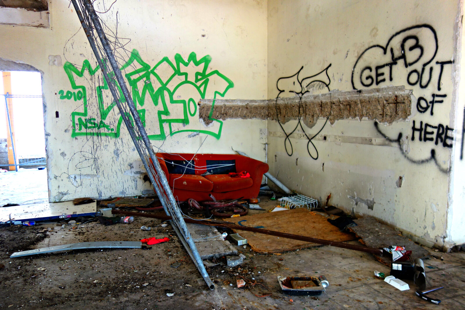 Sony Cyber-shot DSC-RX100 sample photo. Abandoned, block, building, decay photography