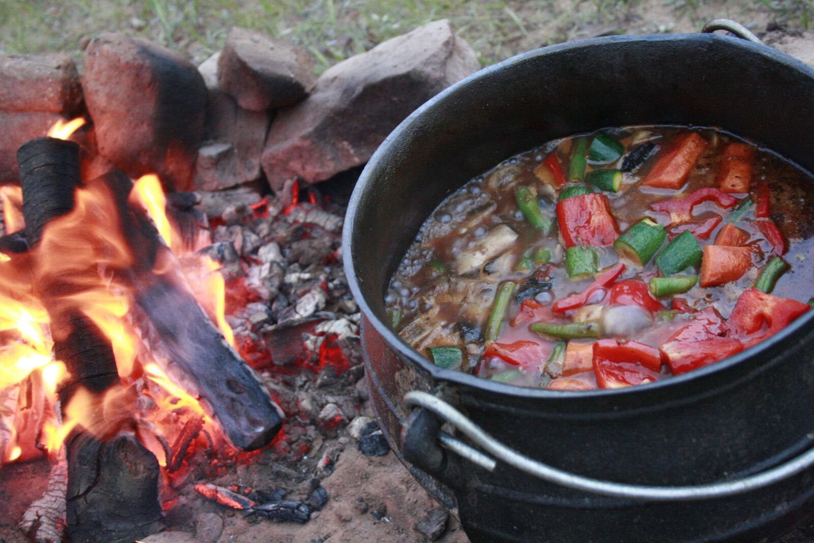 Canon EOS 400D (EOS Digital Rebel XTi / EOS Kiss Digital X) sample photo. Potjie, south african, food photography
