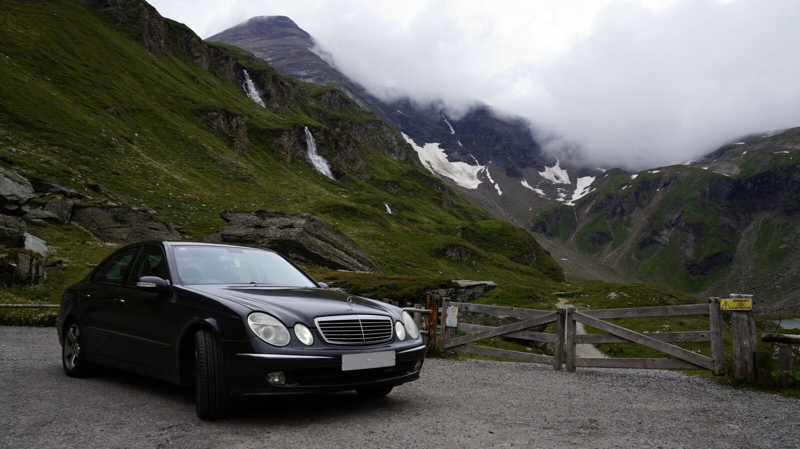 Sony Alpha a3000 sample photo. Car, mercedes, mountains photography