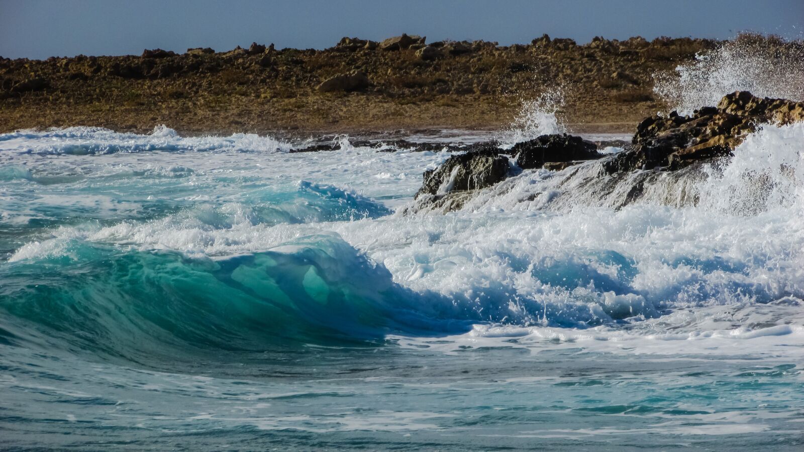 Canon PowerShot SX400 IS sample photo. Wave, smashing, foam photography