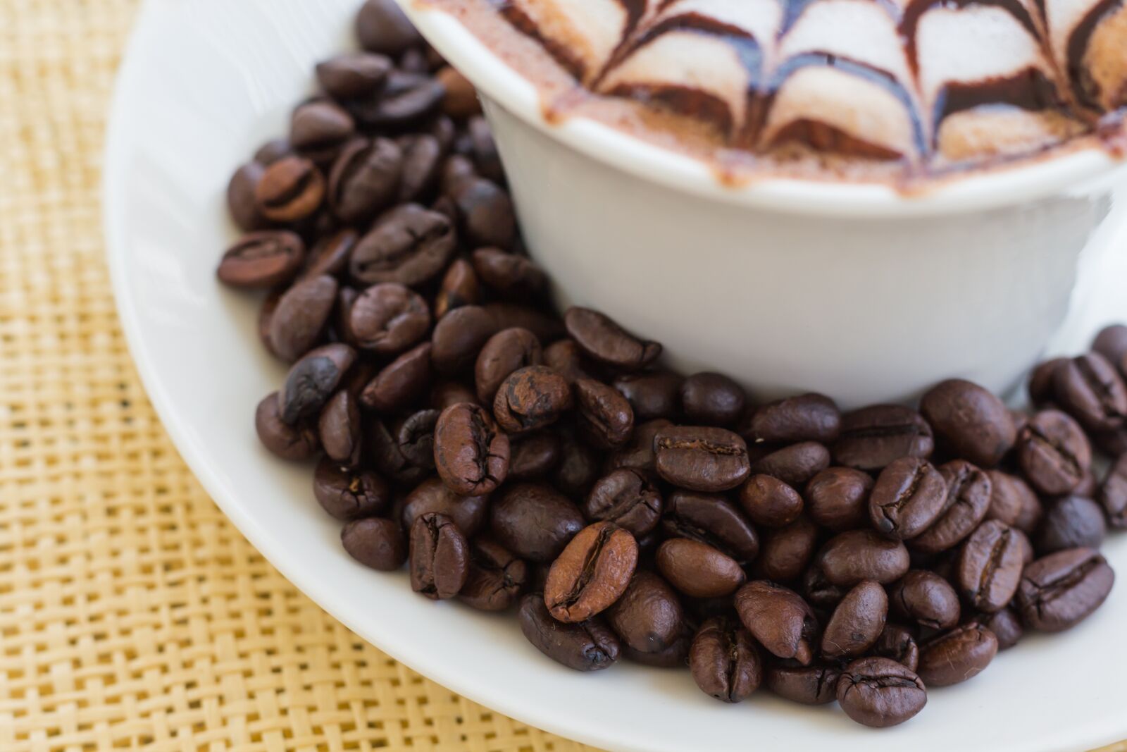 Canon EOS 700D (EOS Rebel T5i / EOS Kiss X7i) + Canon EF 50mm F1.8 STM sample photo. Beverage, in the morning photography