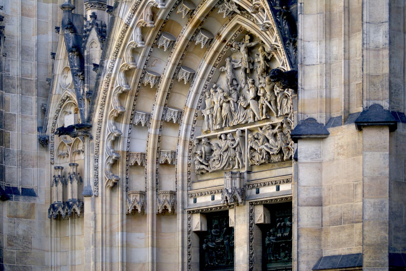 Sony Alpha DSLR-A100 sample photo. Portal, sculpture, relief photography