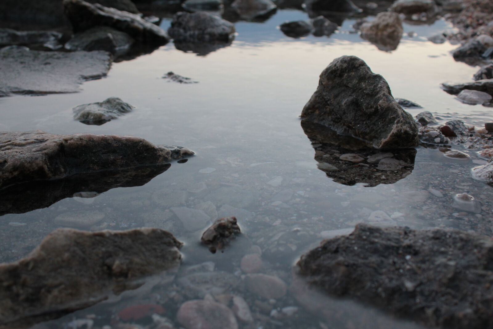 Canon EOS 550D (EOS Rebel T2i / EOS Kiss X4) sample photo. Light, reflections, reflection, rocks photography