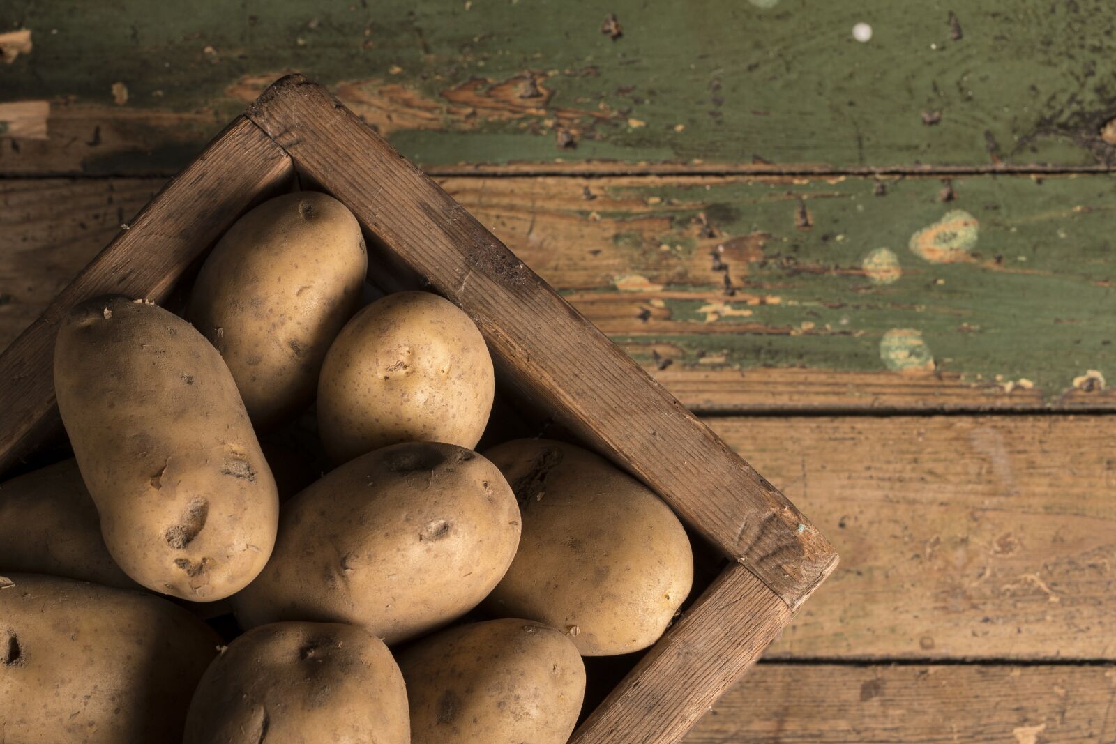 Canon EOS 5D Mark IV sample photo. Potato, potato basket, board photography