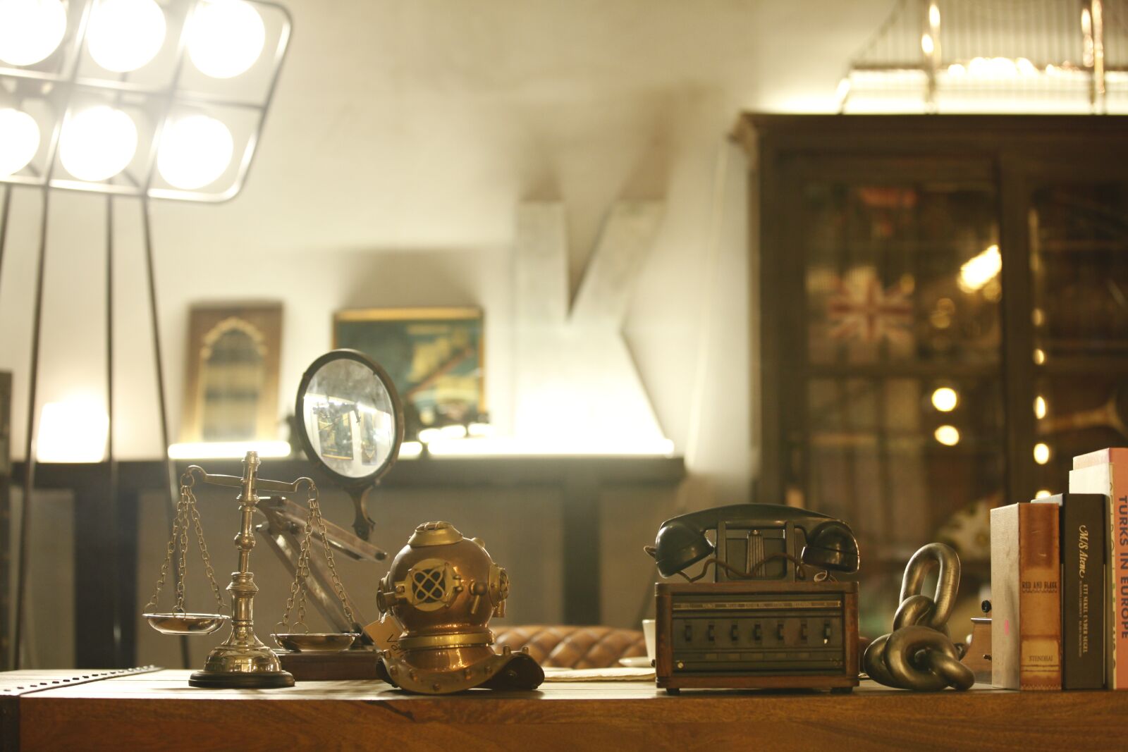 Canon EOS 5D Mark II sample photo. Table, light, desk photography