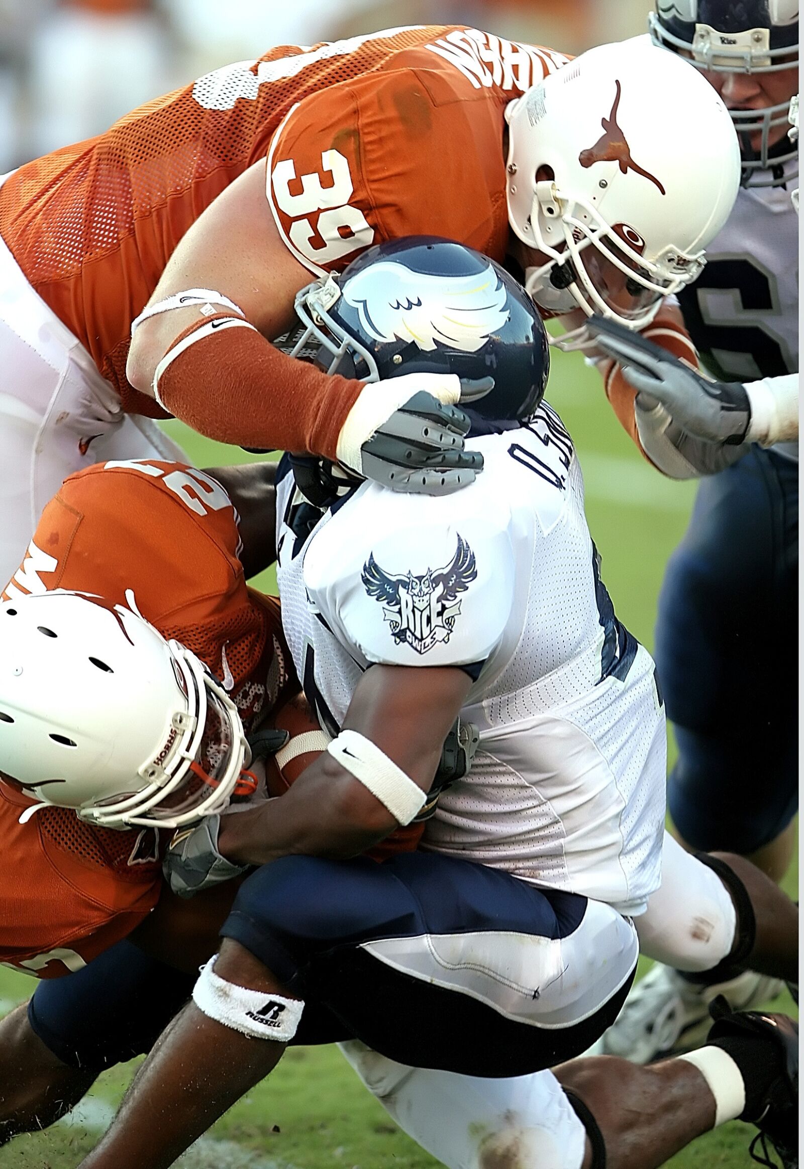 Canon EOS 20D sample photo. American football, football, tackle photography