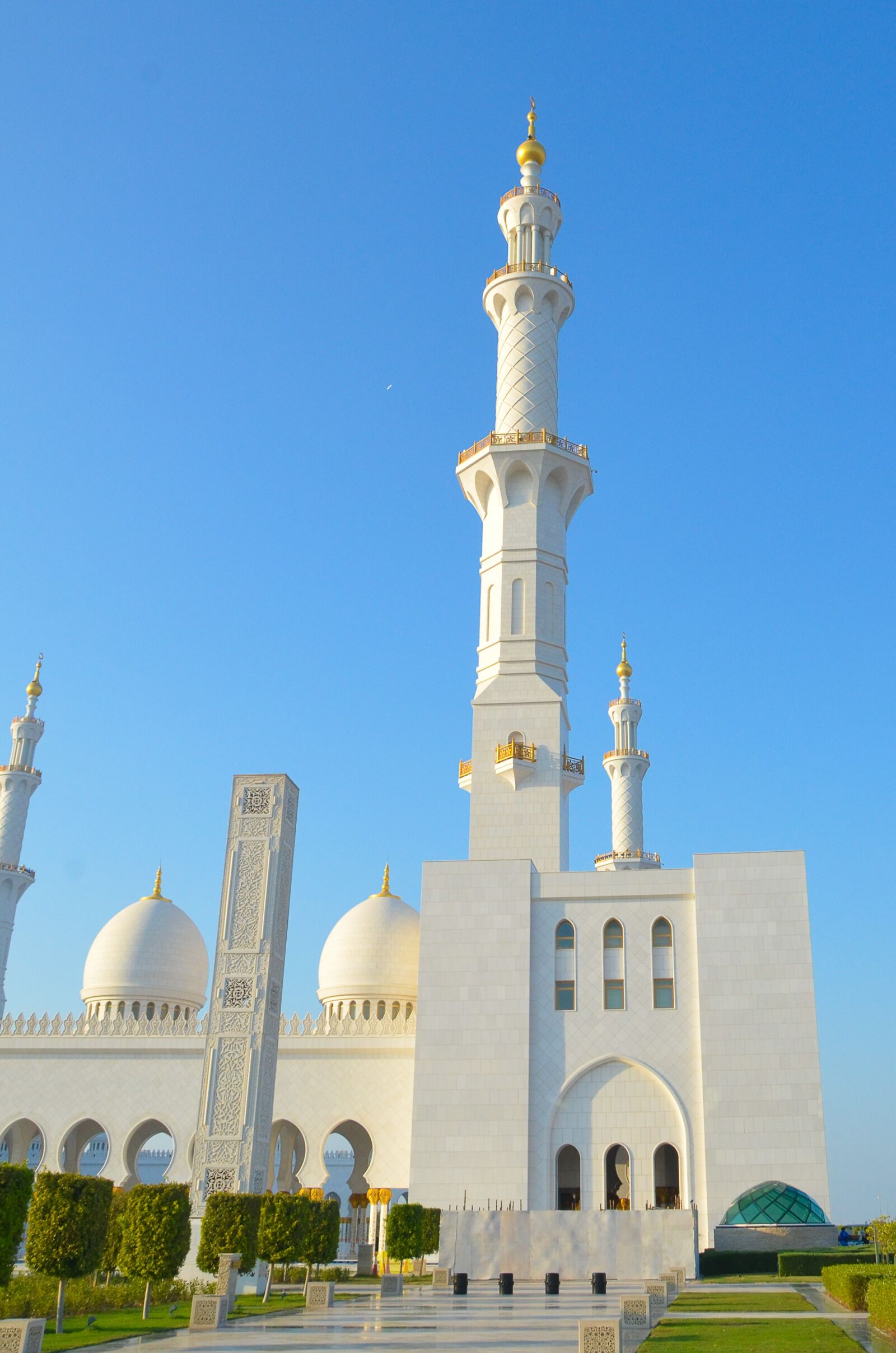 Nikon D7000 sample photo. Mosque, white, uae photography